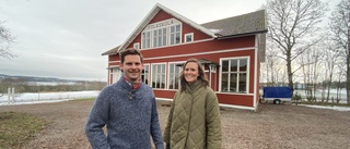 Tom och Maja lämnade storstan och köpte folkskola – planerar loppis och kafé ✓Efterlyser gamla elever