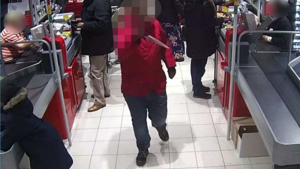 32-åringen fälls för fem brott och ska överlämnas till den rättspsykiatriska vården.