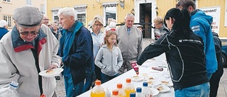 Lokaltidningen bjöd på ostkaka