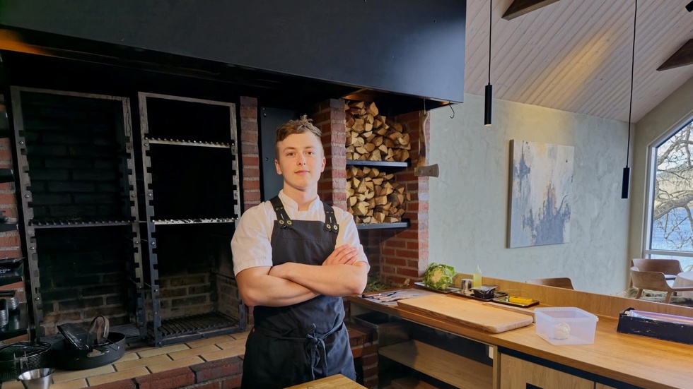   Aron Jegerhjelm i köket på Michelinkrogen Signum.