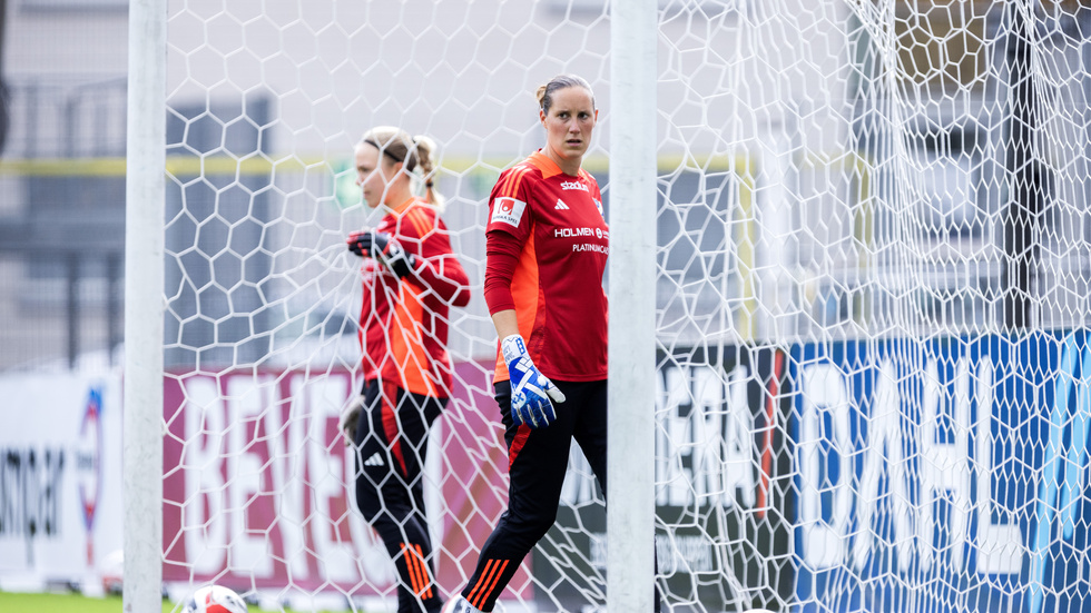 I den andra allsvenska omgången lyckades Emma Lind peta Sofia Hjern. Sen kom en vägbula: "Ingen skada kommer lägligt, allra helst inte den. Jag tycker att jag gjorde en bra match mot Djurgården och tror att jag hade fortsatt spela fram till nu kanske."