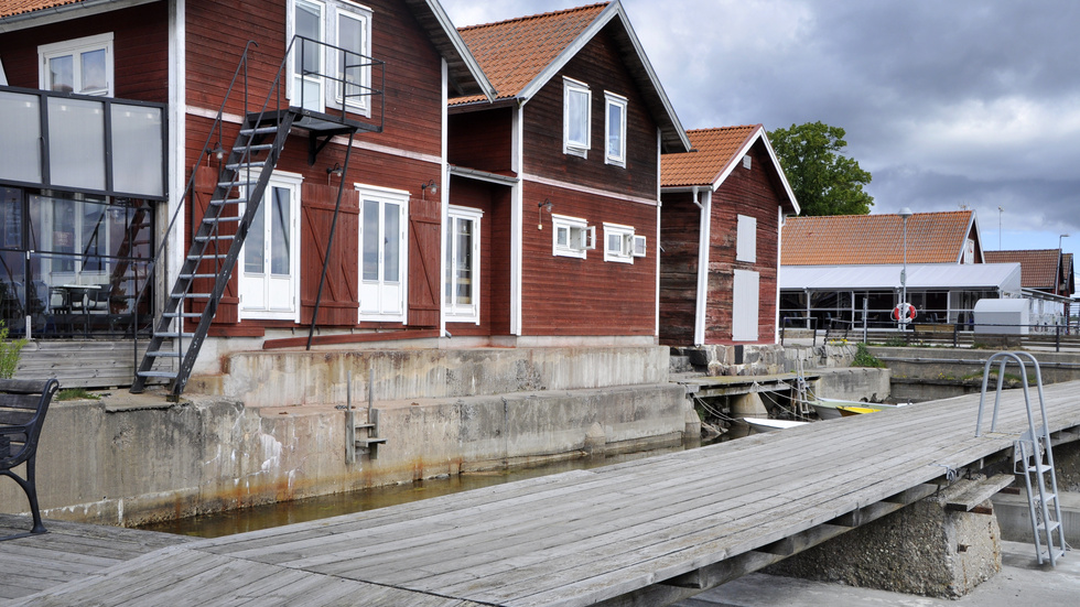 Här ska det nya bryggdäcket byggas. Fastighetsägaren hyr området av kommunen för runt 20 000 kronor om året.