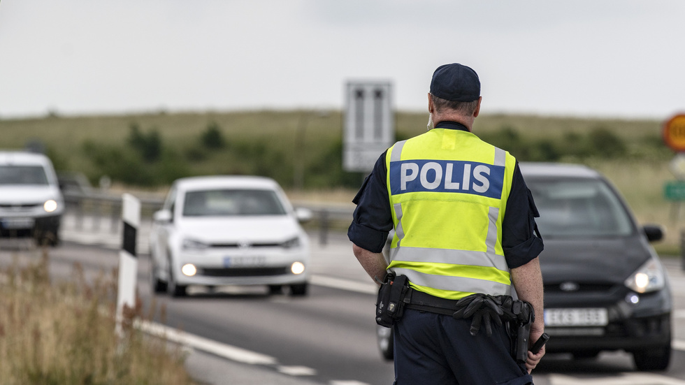 Två förare blev av med körkorten när polisen kontrollerade länsväg 364.