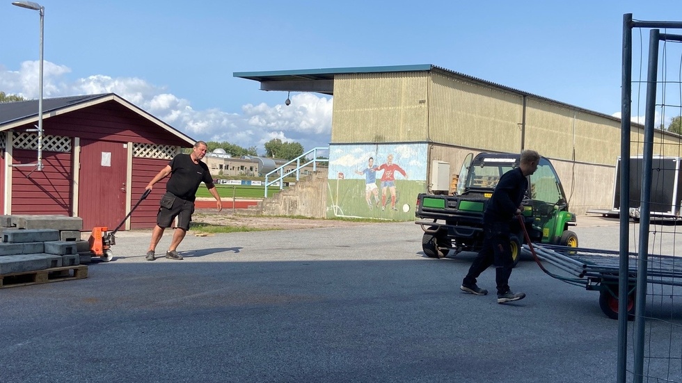 Kravellstaket sattes under tisdagen upp på Rosvalla inför stormatchen mellan NBIS-Degerfors, som ingår i svenska cupen.