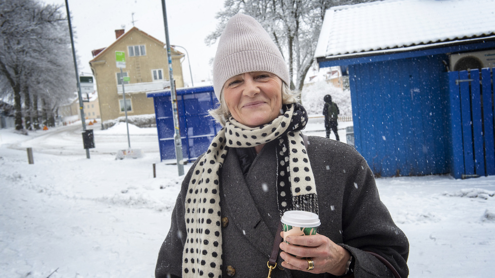 Ingrid Höög fick åka buss istället för tåg. Hon är ändå relativt nöjd med hur pendlingen fungerar.
