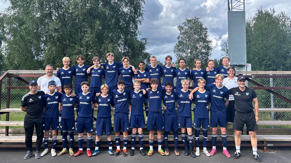 IFK Luleå P-09. Bakre raden från vänster: Hendrik Visser, Olov Persson, Johannes Visser, Troy Lundkvist , Wilmer Bäckström, Leo Svärd, Fayaz Ahmadi, Filip Strutz, Oskar Christoffersson, Calvin Ramones Liu, Edvin Nyström, Wilhelm Åkerlund, Matteus Stenberg, Monika Visser. Främre raden: Klas Huhtasaari, William Strömbäck, Tony Nguyen Dinh Anh Hut, Hannes Huhtasaari, Helmer Heikki, Vilgot Johanson, Ludvig Johanson, Lesha Platkovsky, Hrithik Bhalla, Olle Landström, Vilmer Blom, Jack Wiklander, Ulf Heikki. Saknas på bilden: Axel Norén. 

