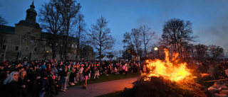 Eld, sång och vackert väder – så firades valborg