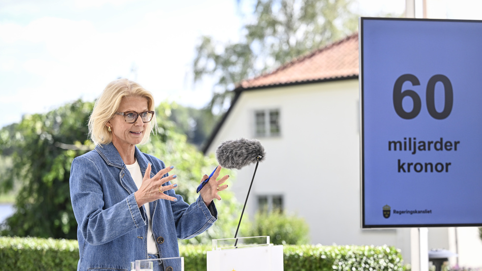 Finansminister Elisabeth Svantesson (M) meddelade torsdagen den 22/8 att höstbudgeten kommer att innebära satsningar på 60 miljarder kronor. 
