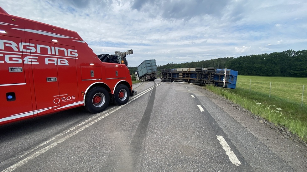 Polisen kan inte säga vad som orsakade dödsolyckan på rv 34 för två veckor sedan, men misstänker att föraren kom över på fel sida om vägen.