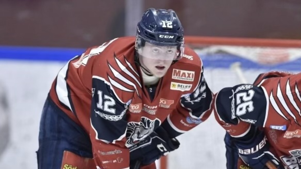 Noel Funmark från Vadstena flyttar hem till föräldrarna efter studenten från hockeygymnasiet i Borås. Nu är han klar som nyförvärv i Motala AIF:s division 2-lag.