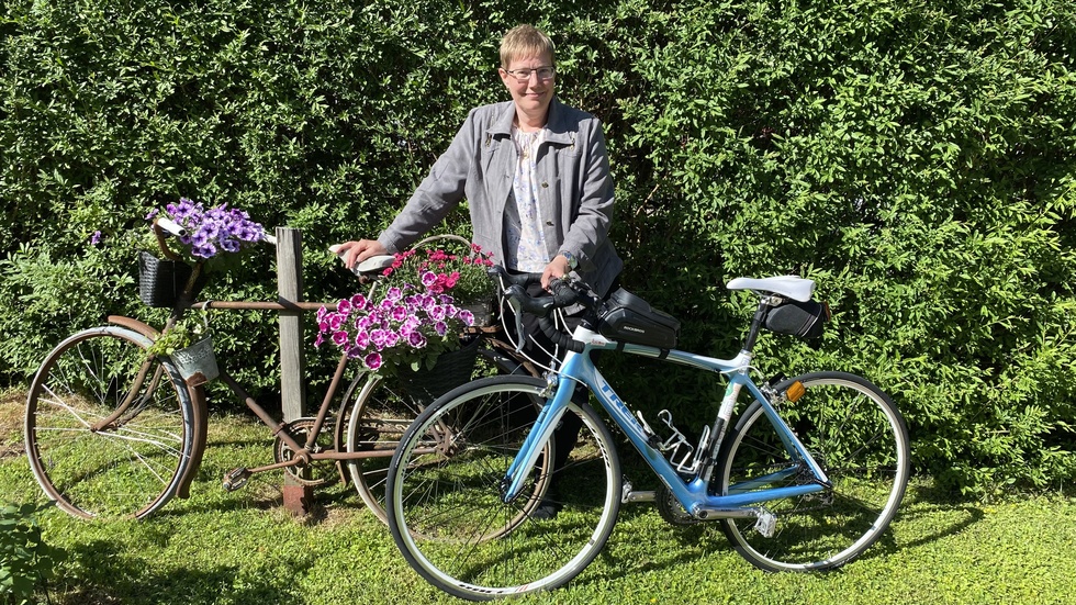 Cykling är mycket av Motalatjejen Malin Bengtssons liv. Cykel finns som utsmycknad i trädgården i Duvedal och som träningsredskap och färdmedel i Vätternrundan. Nu åker hon för 14:e gången runt sjön.