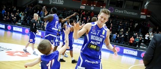 Se: 6-åringens show – på basketplanen