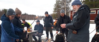 Kokkaffe, korv och tiramisu på valborg i Kardis