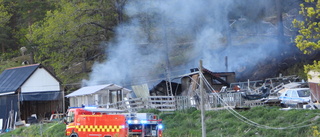 Fullt utvecklad brand utanför Valdemarsvik – stor spridningsrisk