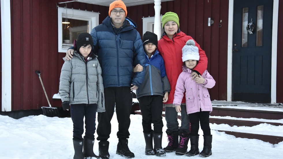 Angela Saw Nei Thawng och Peter Khen Thawng med barnen Lawrence, William och Lucy.