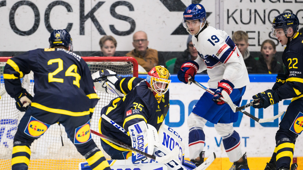 Den stora talangen Cutter Gauthier föddes i Skellefteå då hans pappa Sean spelade i AIK under 19-åringens födelseår. Under torsdagen var USA:s nummer 19 med och besegrade Sverige.