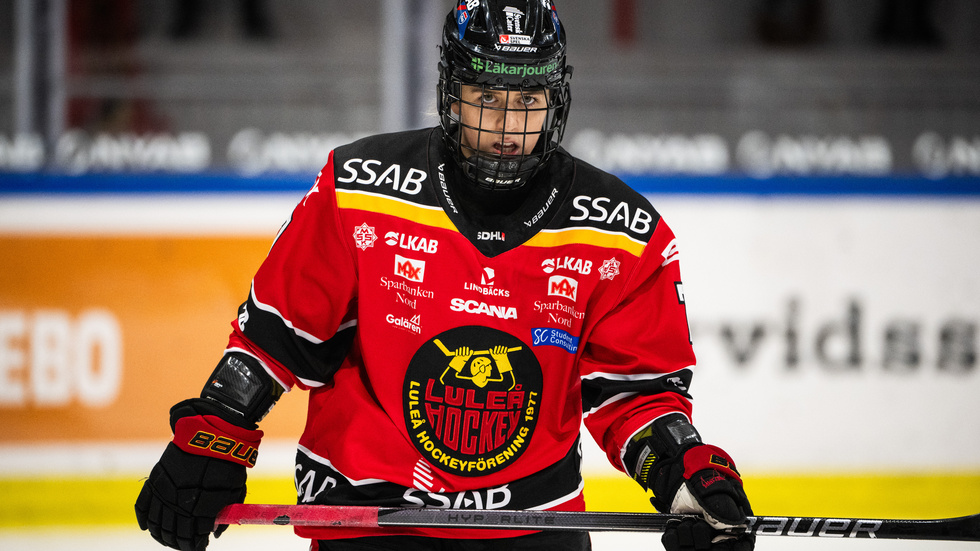 231209 Luleås Linnea Johansson under ishockeymatchen i SDHL mellan Luleå och AIK den 9 december 2023 i Luleå. 
Foto: Simon Eliasson / BILDBYRÅN / COP 159 / SE0200