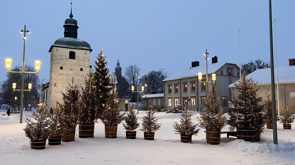 Ledartomten bjuder denna julafton på ett par julklappsrim om lokala önskningar i mycket centrala lägen.