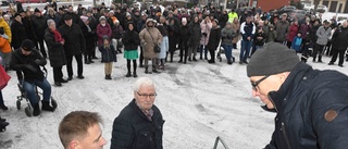 Dragningen av klassiska lotteriet lockade hundratals till torget