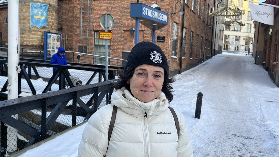 Maria Modig utanför Stadsmuseet. Här blåste det rejält kring en utställning om nazism för några år sedan. Hon hamnade mitt i stormens öga.