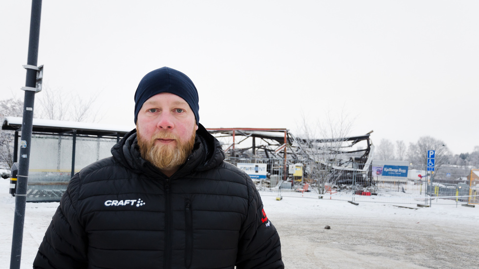 Niklas Gustafsson har på rekordtid fått igång butikens onlinehandel igen. Från och med idag ska han själv stå och leverera matkassar till sina kunder i Vagnhärad igen.