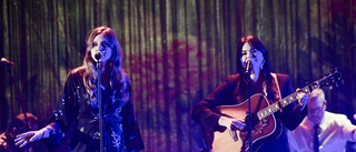 First Aid Kit ställer in