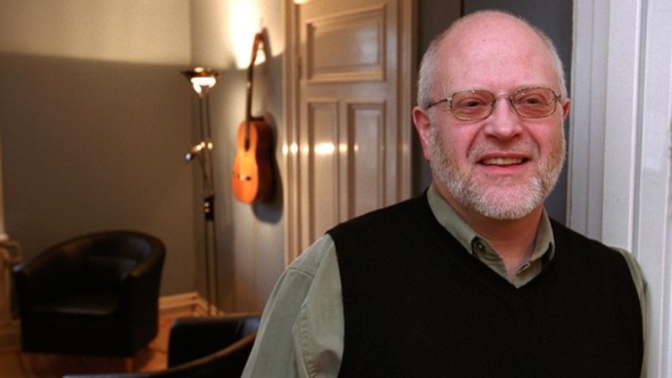 Lars Linebäcks gitarr hänger kvar på väggen i Stadsmissionens låkal på Ågatan och på den finns ett klistermärke som det står: Tro, hopp och kärlek. Det är så som personalen kommer att minnas honom och hans gärning.