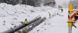 Nya fjärrvärmen hann inte fram i tid – snökanonen förstörde allt