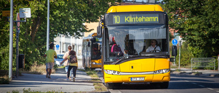 Fulla bussar körde förbi skolbarn – Uppges avhjälpt