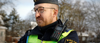 POLISEN: "Kan inte jobba utan allmänhetens ögon"