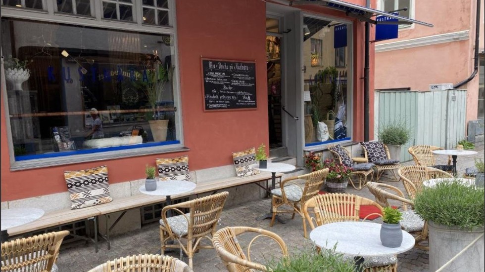 Kustnära på Adelsgatan i Visby är till salu.