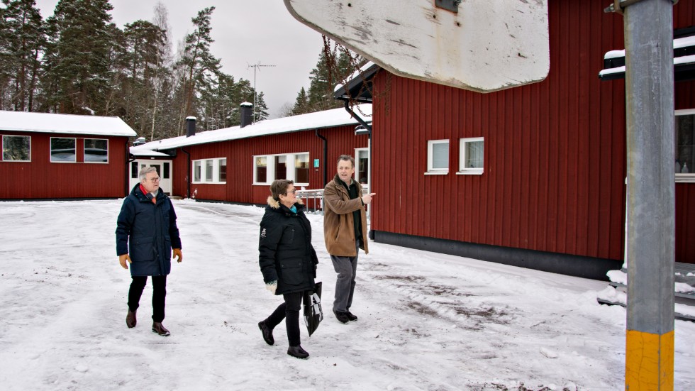 För litet elevunderlag fick kommunen att lägga ner Åkerlänna skola. Men Thord Hägg, Gunilla Gustafsson och Niklas Axén tror att det finns tillräckligt med barn i bygden för att öppna den.