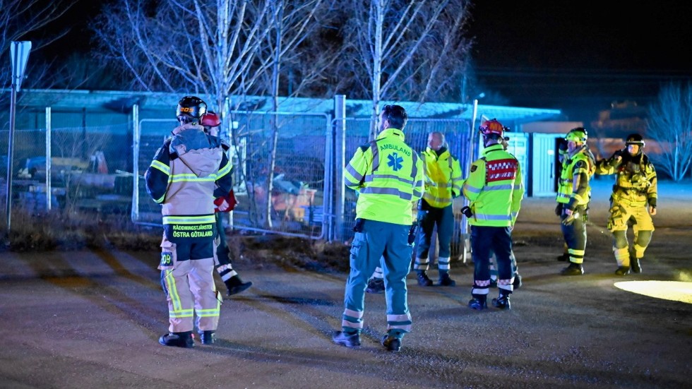 Ambulans, polis och räddningstjänst larmades till Gamla Tanneforsvägen vid klockan 21.30 på torsdagen.