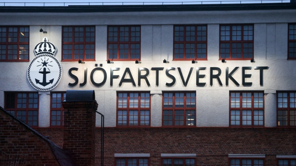 Personal vid Sjöfartsverket i Norrköping misstänks ha tagit emot mutor och åtalas nu.