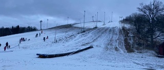 Snöproduktionen igång i Vilstabacken i Eskilstuna