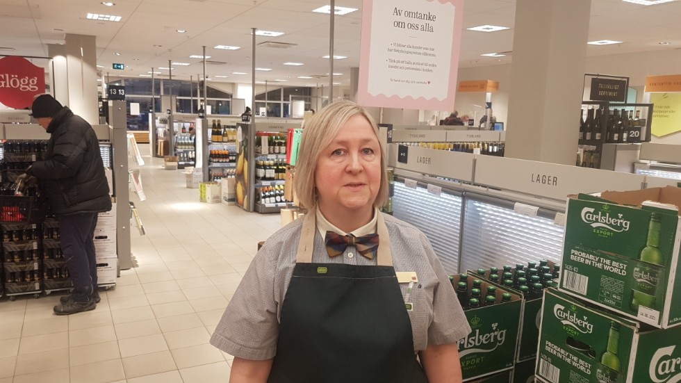 Sonja Wittenberg har under sina 35 år upplevt en hel del förändringar på Systembolaget. Nu öppnar en ny butik och frågan är hur det påverkar de befintliga butikerna på Storgatan och Storheden?