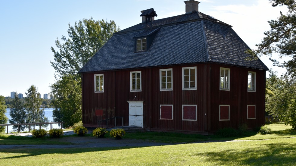Den gamla byggnaden är fuktskadad och i behov av upprustning.