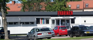 Fabriken inför övre åldersgräns