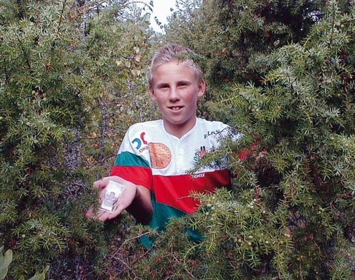 Hittade rätt och belönades med medalj. Simon Elgsten tog SM-brons i orientering i helgen.