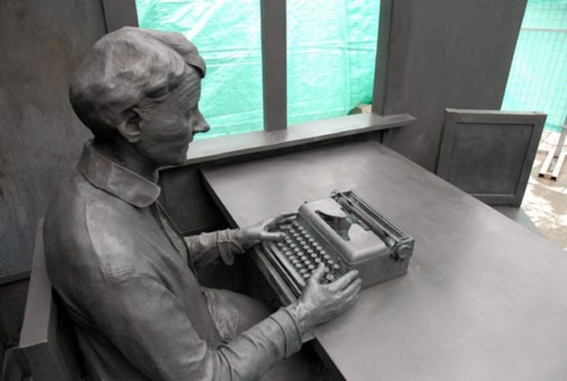 Astrid Lindgren vid sin Halda. Nu finns hon på torget, avtäckning blir det fredag 1 juni. Foto: Janne Strömsten