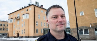 Nu lockas poliserna tillbaka