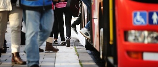 Person påkörd av buss vid skola