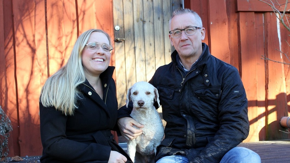 Maria Johansson och Peter Gustafsson - paret Hojrock. Hunden heter Aston. Foto: Lena Dahlberg