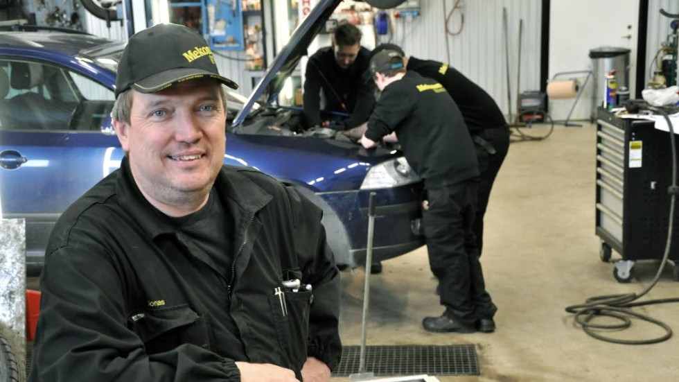 Verkstadsägare. Jonas Wigren växlar  ner inom rallysporten, men gasar på inom verkstadsdelen.