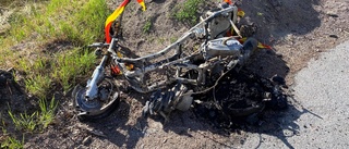 Moped totalförstörd i brand 