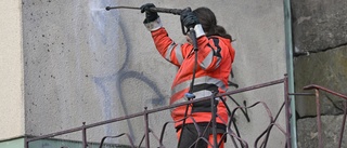 Klottervåg i Motala – simhall, skolor och förskolor vandaliserade: "Väldigt, väldigt mycket"