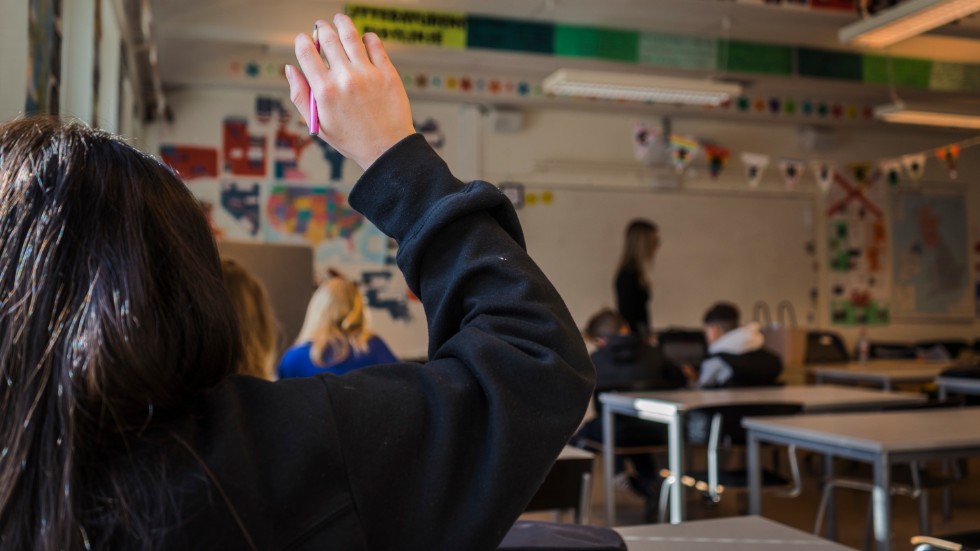 Många Haparandaelever går ut nian med låga meritvärden – något som enligt kommunens skolchef dels beror på hög frånvaro. (Bilden är en genrebild)