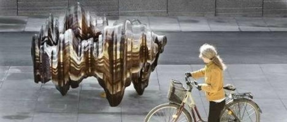 Tony Craggs skuptur Discussion på stationsområdet i Uppsala.