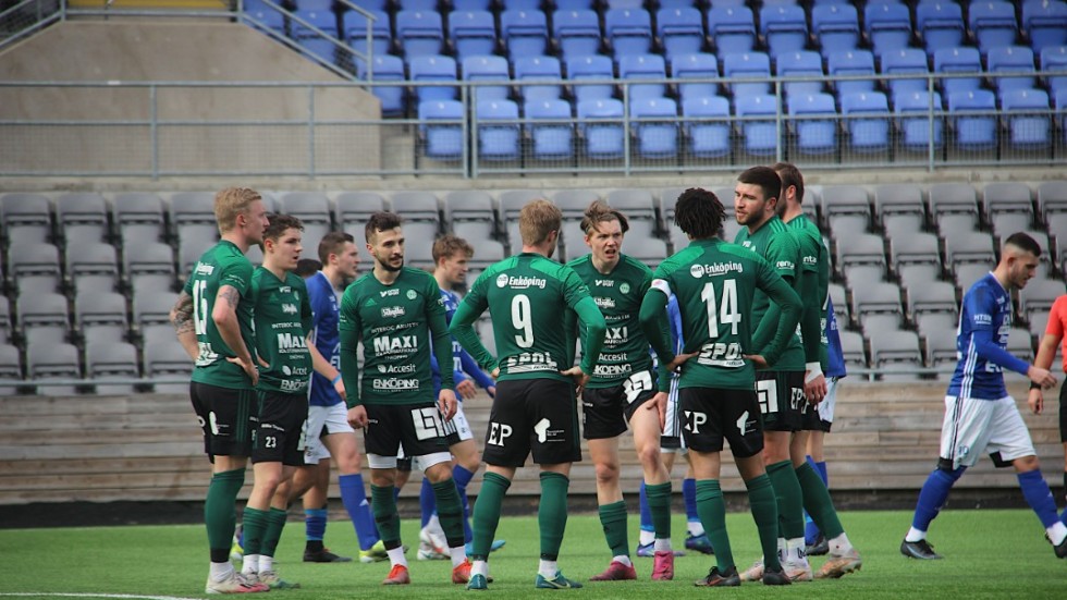 0-3 efter tolv minuter. Det fick ESK-spelarna att ta en inofficiell timeout ute på planen och snacka igen vad som egentligen höll på att hända. Reaktionen efter det? Laget vann resten av matchen.