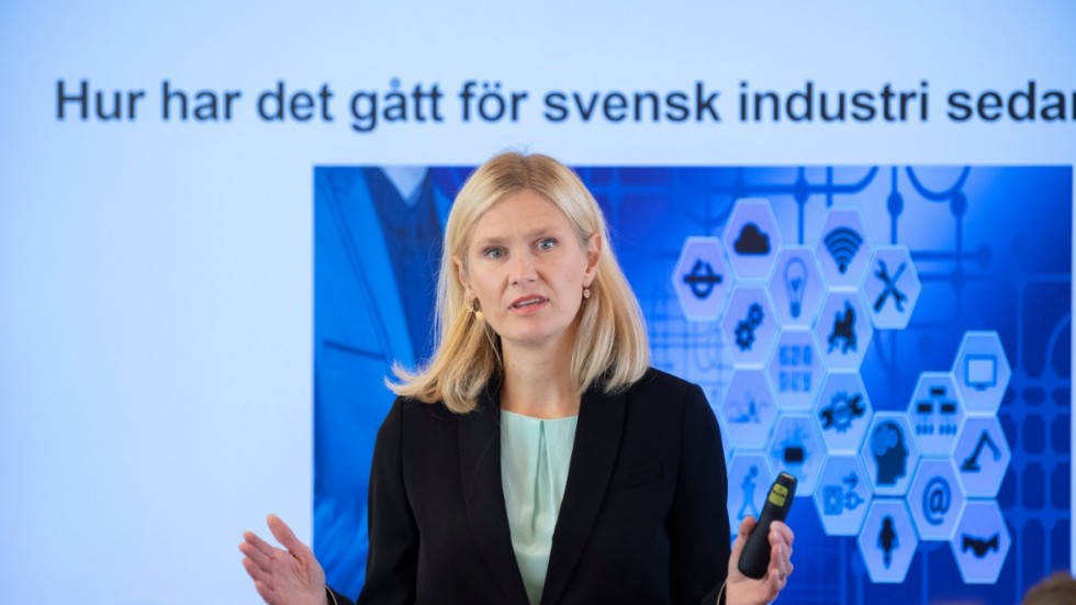 Fackförbundet Unionens ekonomer tror inte de oroliga tiderna kommer att drabba svensk ekonomi så hårt som många tror. På bild Katarina Lundahl, chefsekonom på fackförbundet. Arkivbild